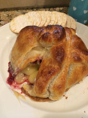 Baked Brie with SplenDishes Cranberry Jelly